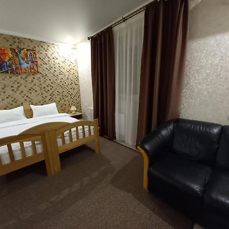 Готель River House Oeman Buitenkant foto