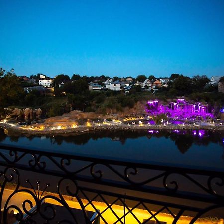Готель River House Oeman Buitenkant foto
