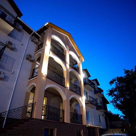 Готель River House Oeman Buitenkant foto