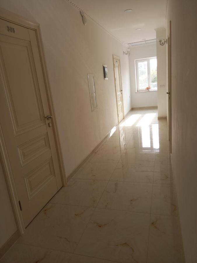 Готель River House Oeman Buitenkant foto