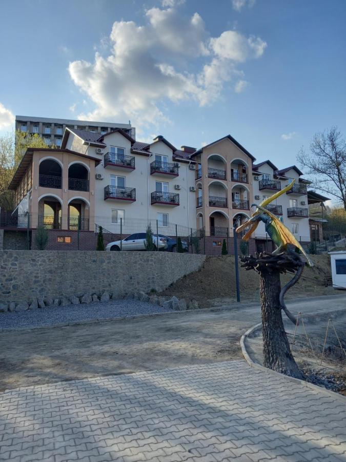 Готель River House Oeman Buitenkant foto