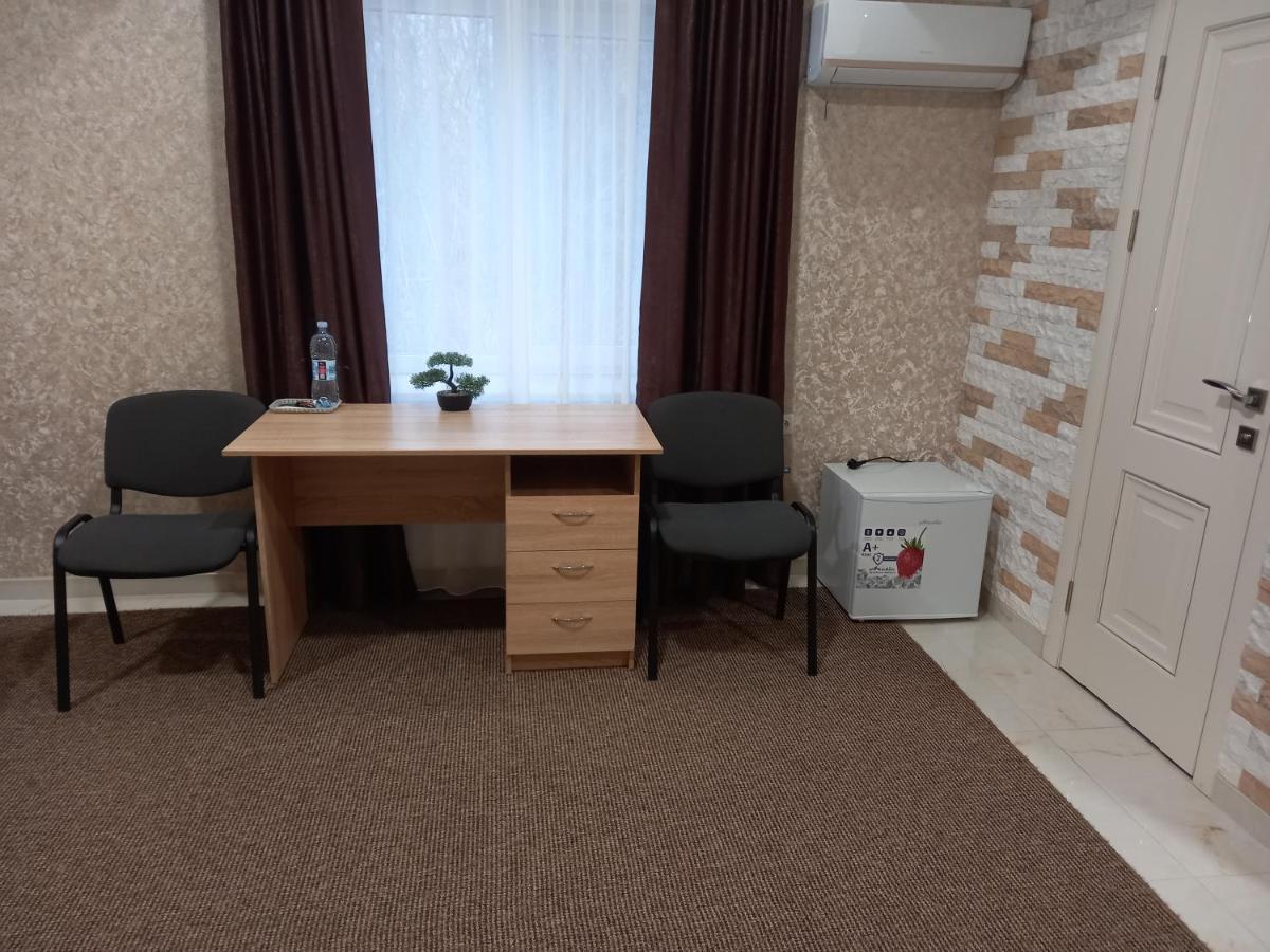 Готель River House Oeman Buitenkant foto