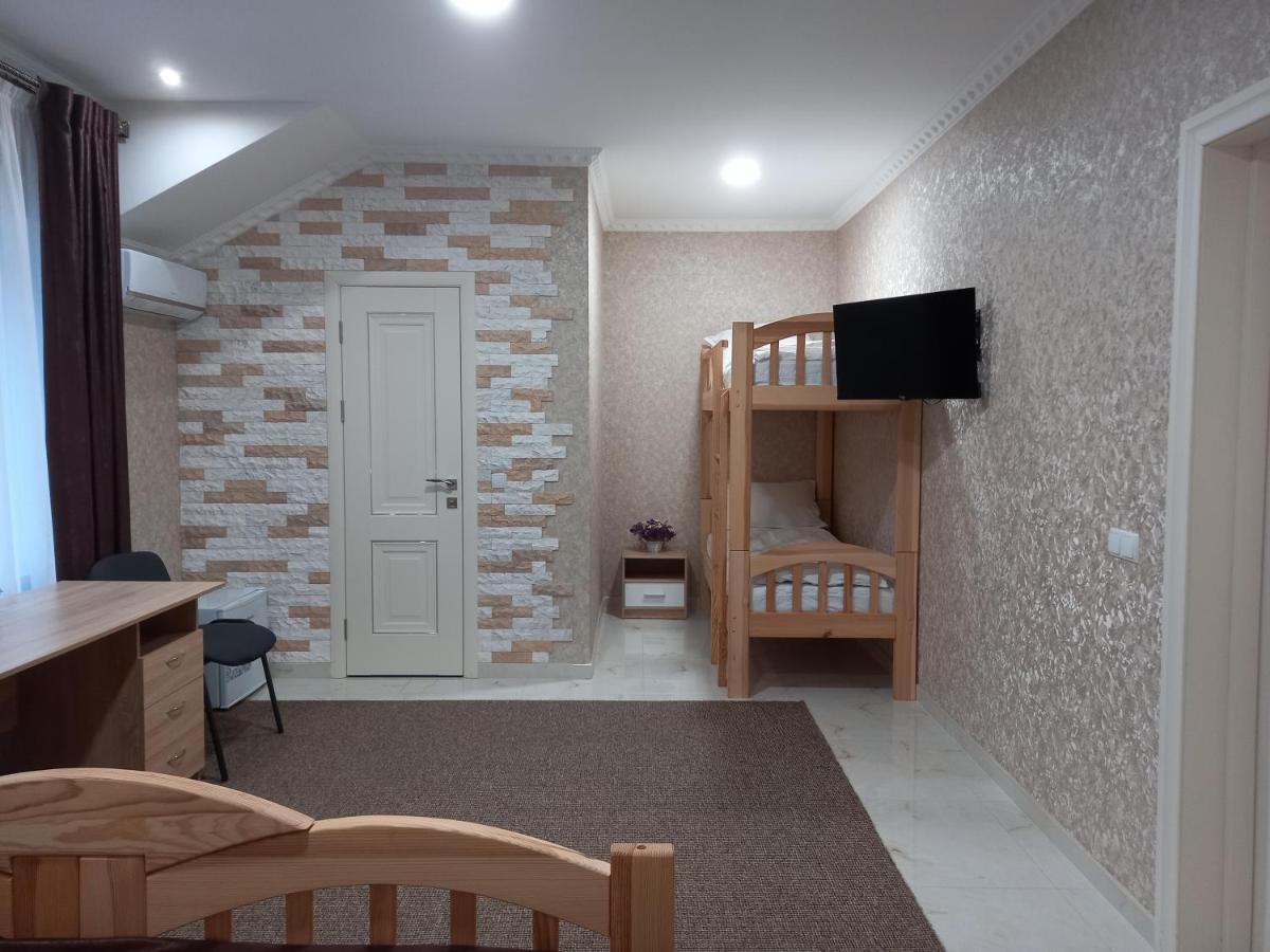 Готель River House Oeman Buitenkant foto