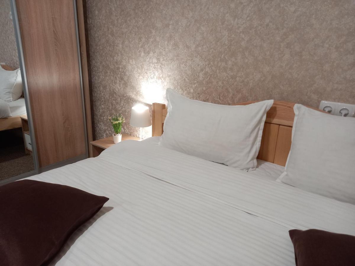 Готель River House Oeman Buitenkant foto