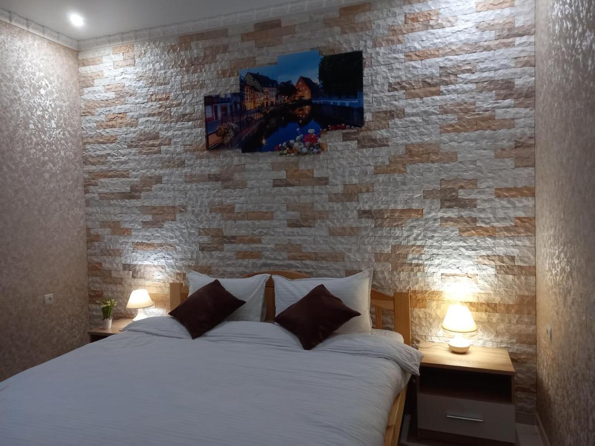 Готель River House Oeman Buitenkant foto