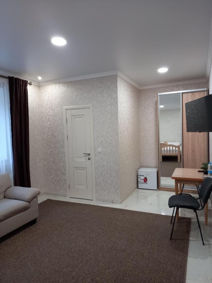 Готель River House Oeman Buitenkant foto