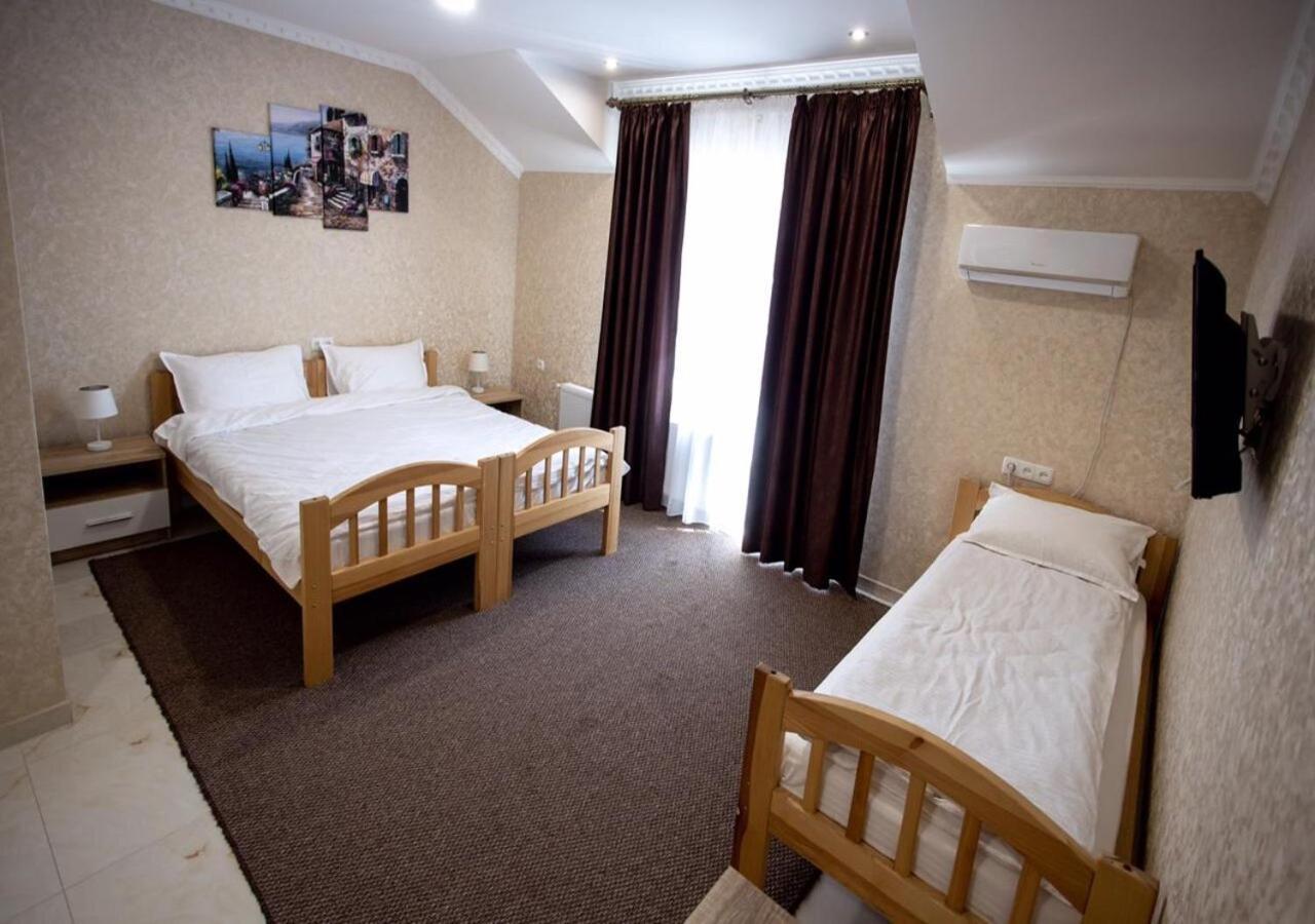 Готель River House Oeman Buitenkant foto