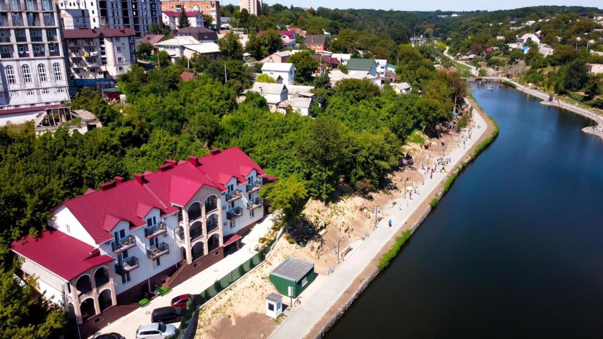 Готель River House Oeman Buitenkant foto