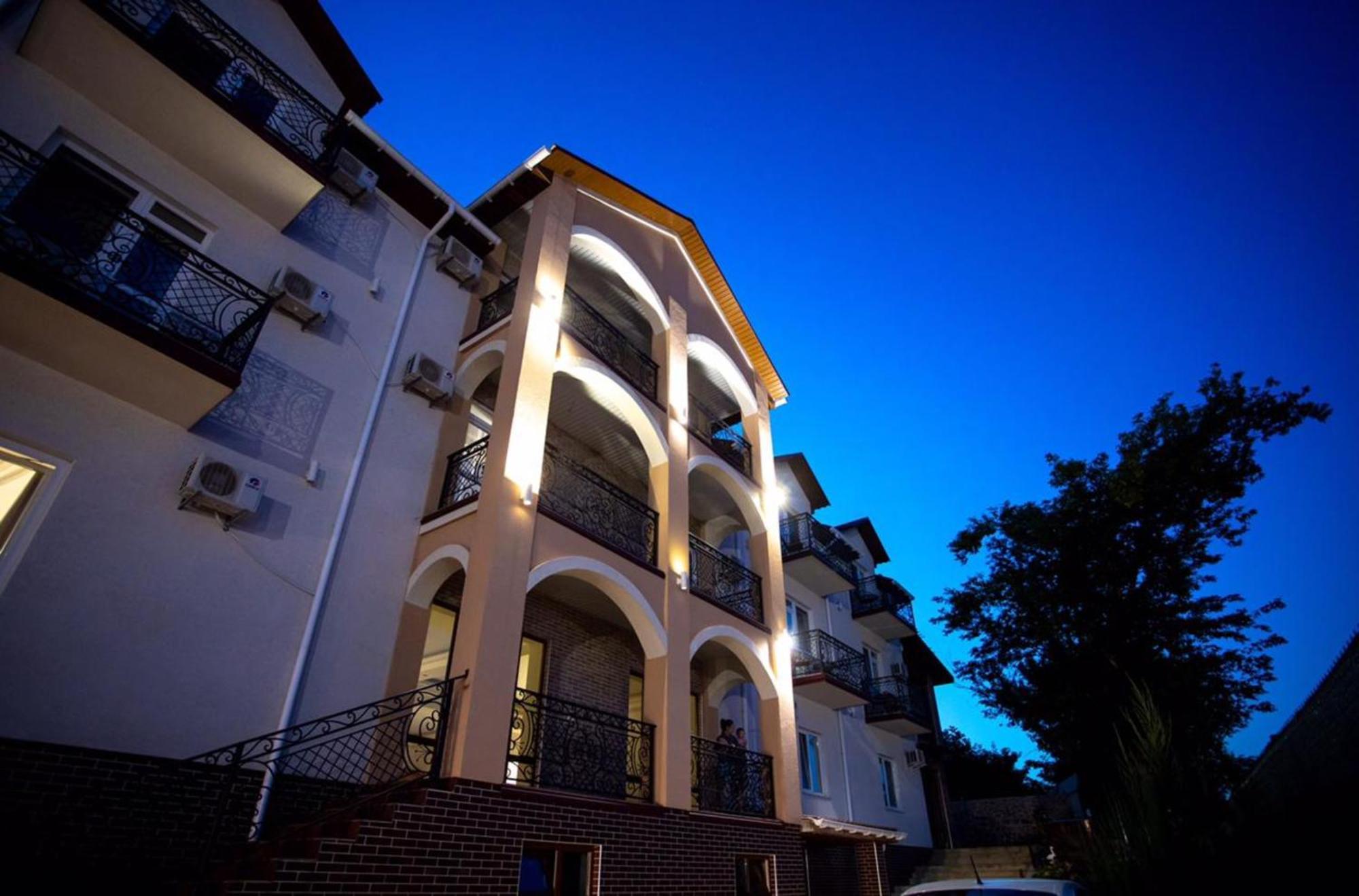 Готель River House Oeman Buitenkant foto