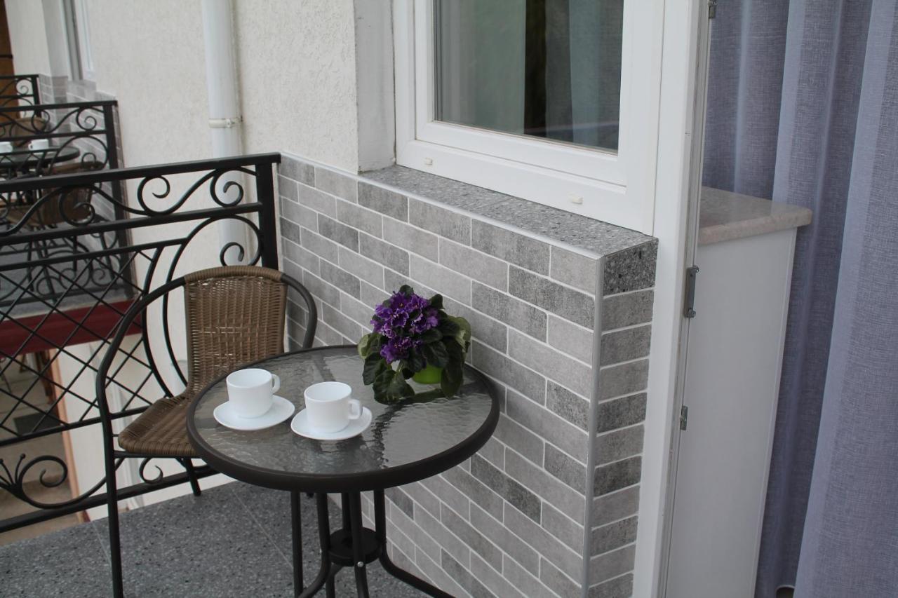 Готель River House Oeman Buitenkant foto