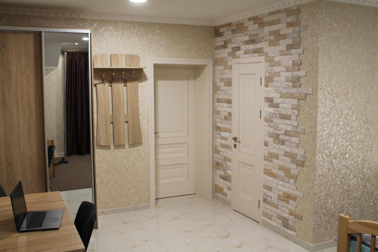 Готель River House Oeman Buitenkant foto