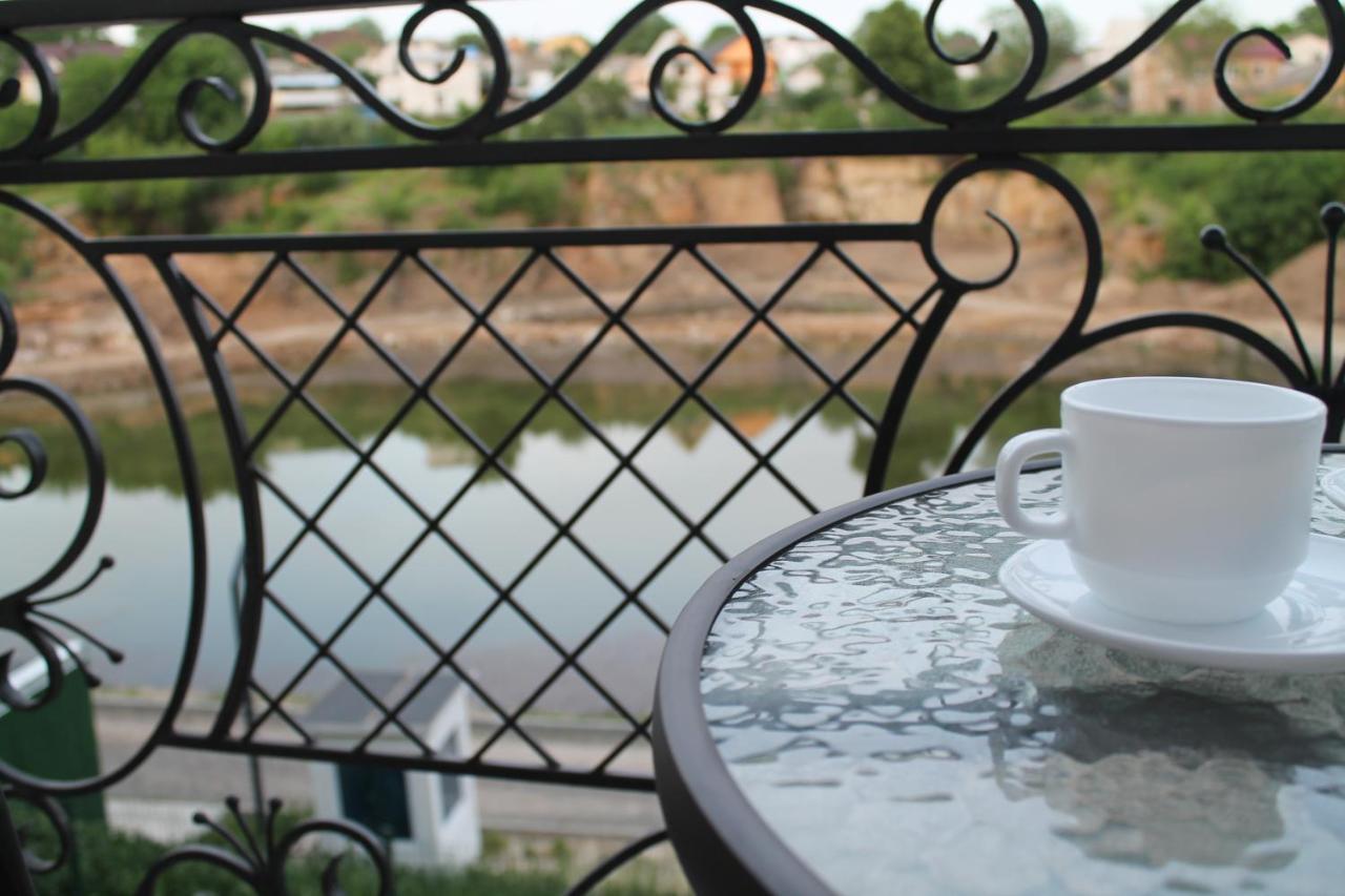 Готель River House Oeman Buitenkant foto