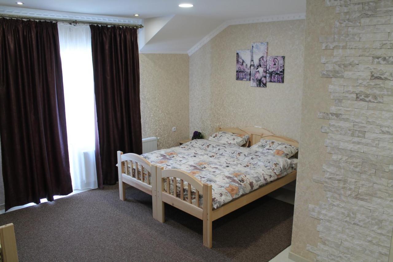 Готель River House Oeman Buitenkant foto